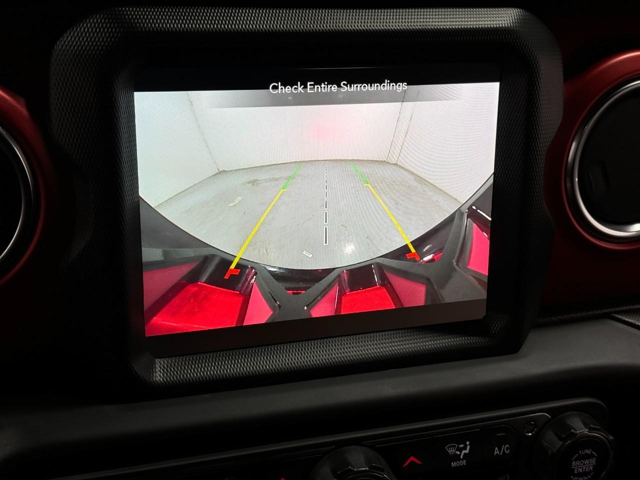 Jeep Wrangler Vehicle Full-screen Gallery Image 28