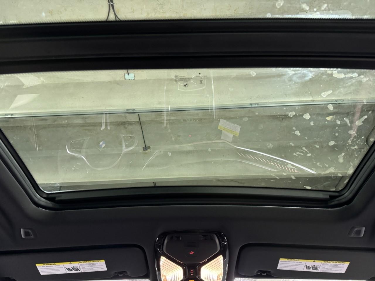 BMW X6 Vehicle Full-screen Gallery Image 12