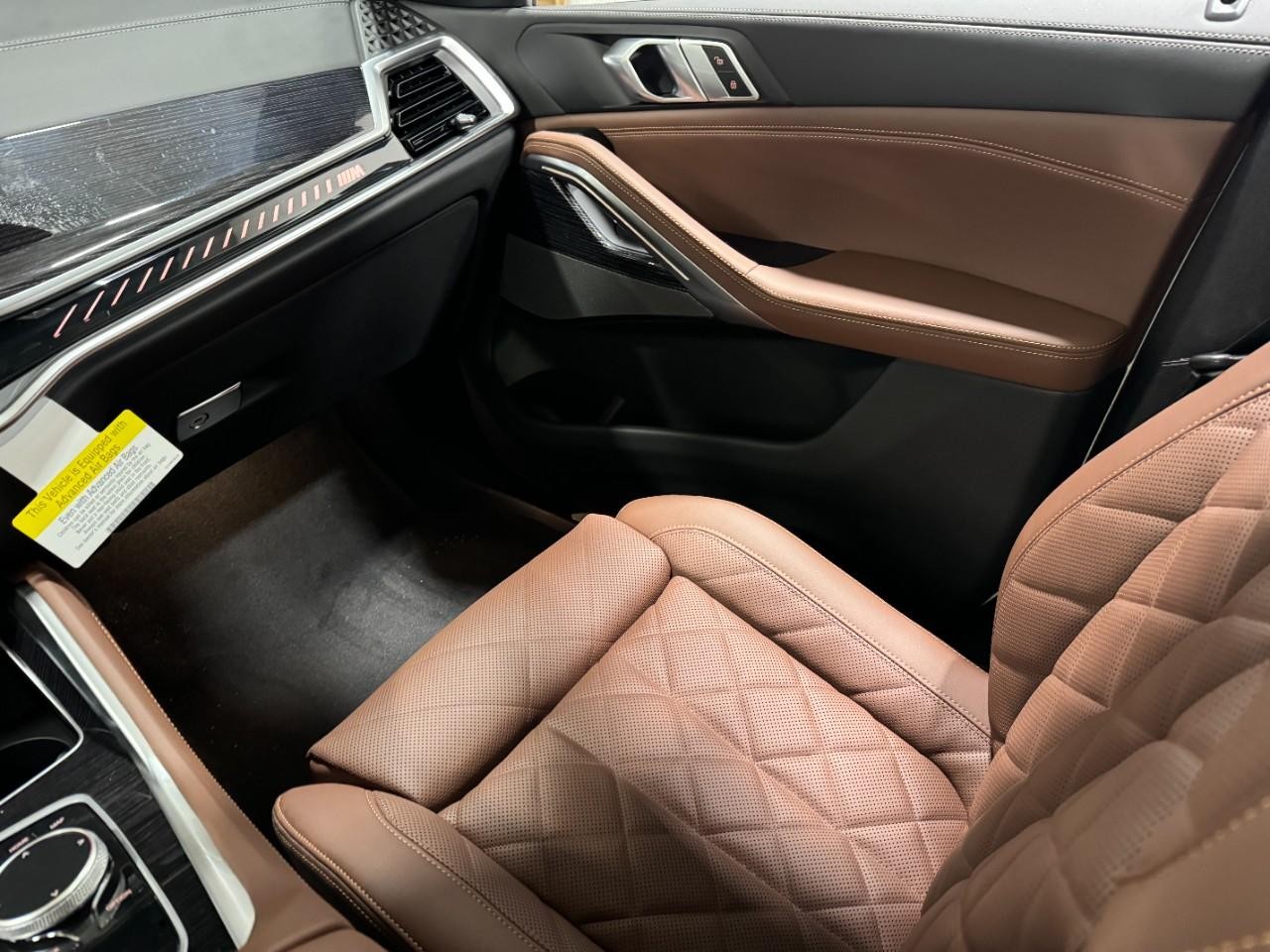 BMW X6 Vehicle Full-screen Gallery Image 17