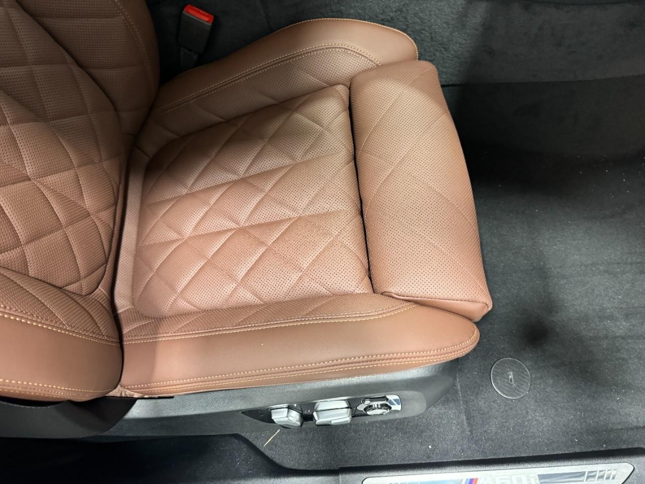 BMW X6 Vehicle Full-screen Gallery Image 19