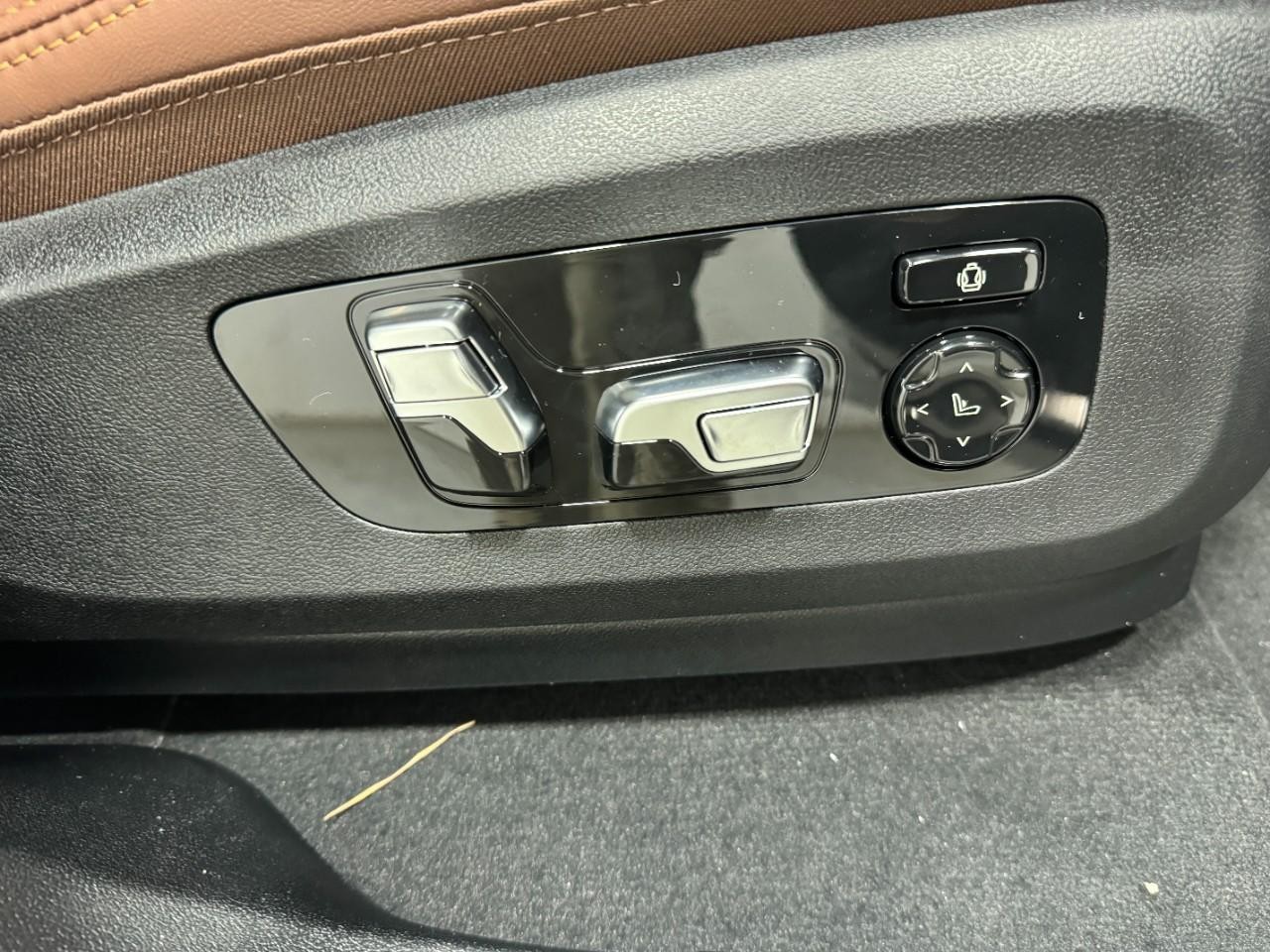 BMW X6 Vehicle Full-screen Gallery Image 20