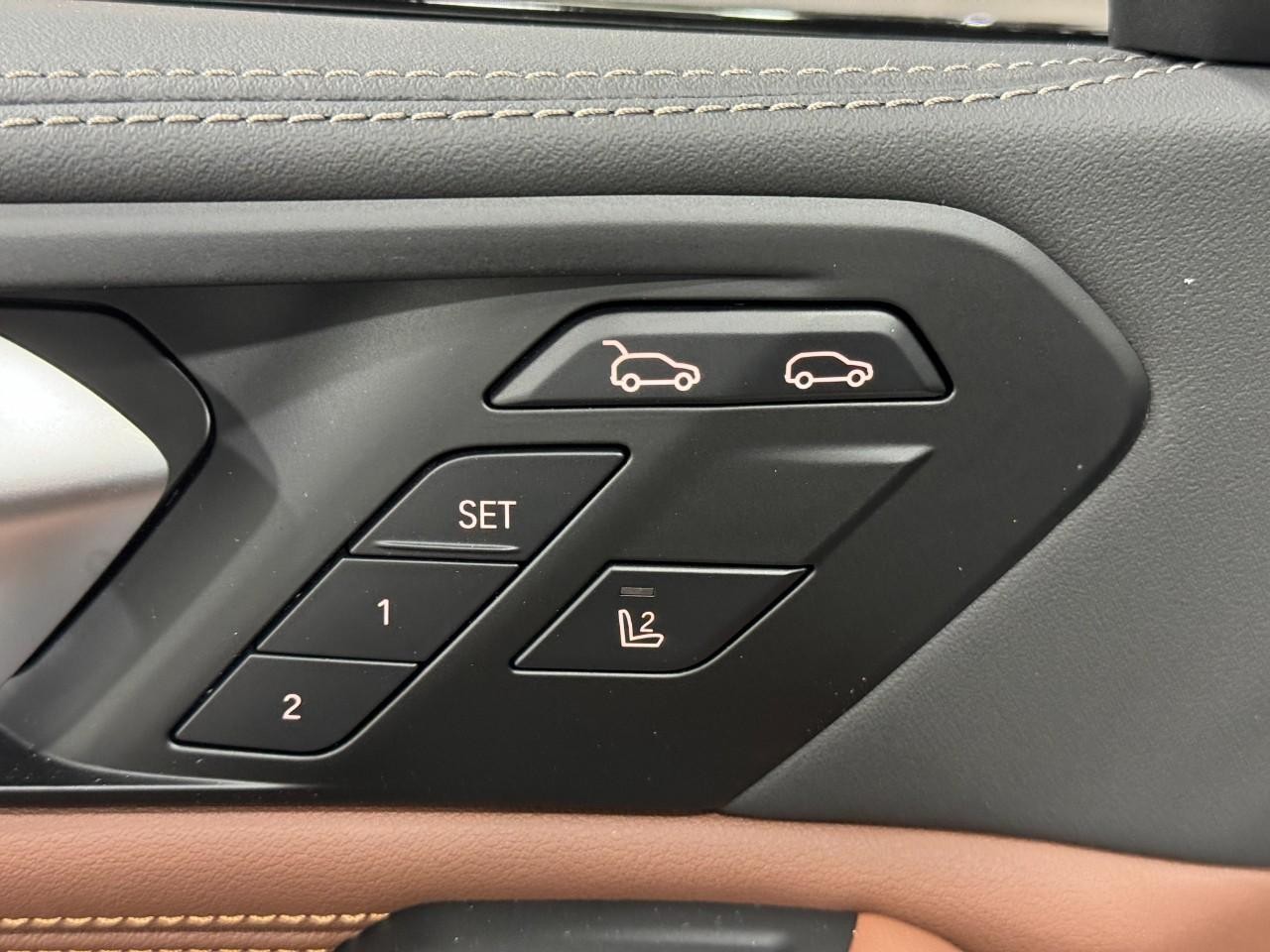 BMW X6 Vehicle Full-screen Gallery Image 24