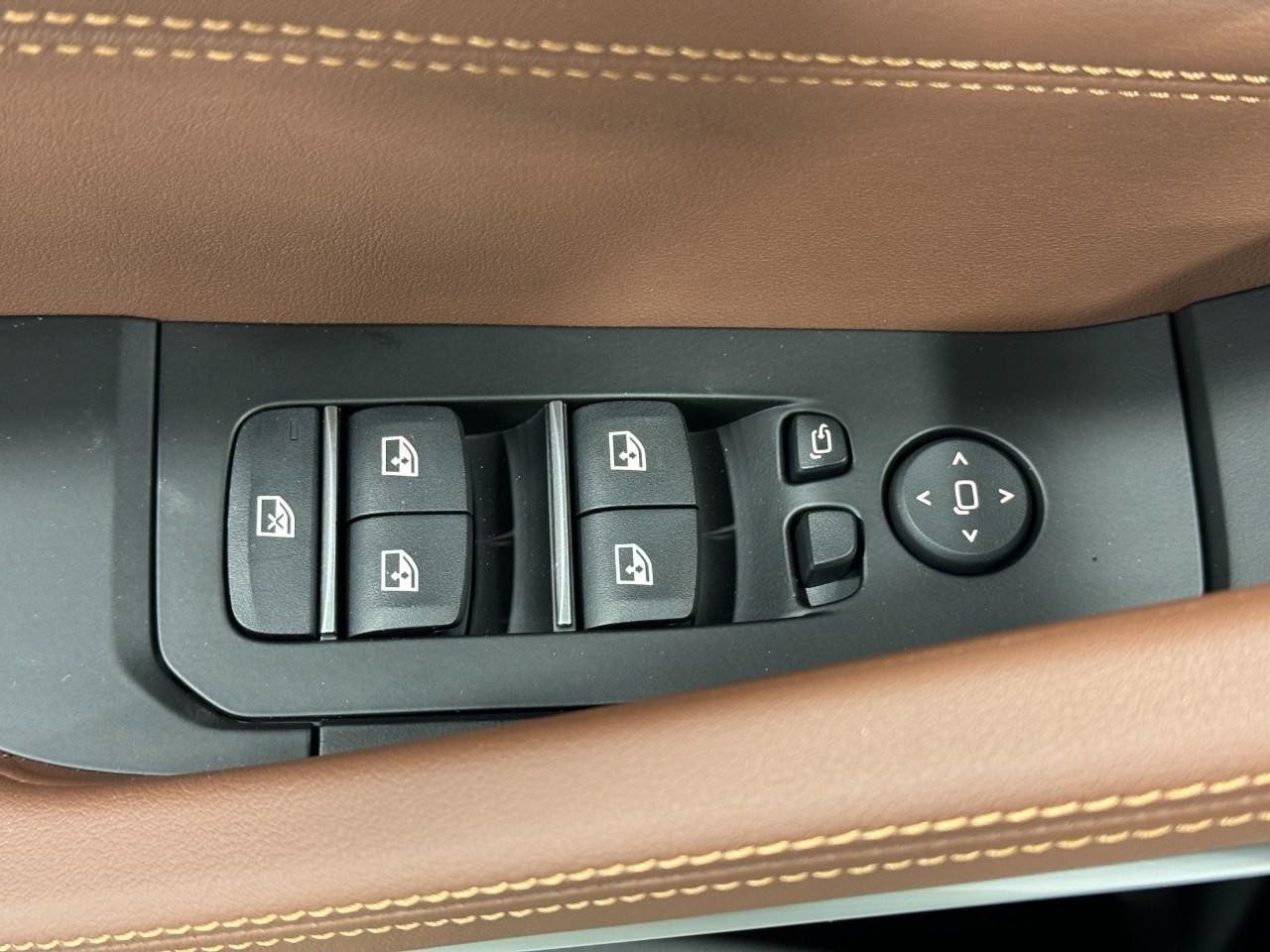 BMW X6 Vehicle Full-screen Gallery Image 26