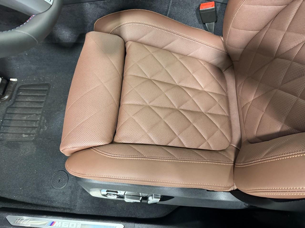 BMW X6 Vehicle Full-screen Gallery Image 28