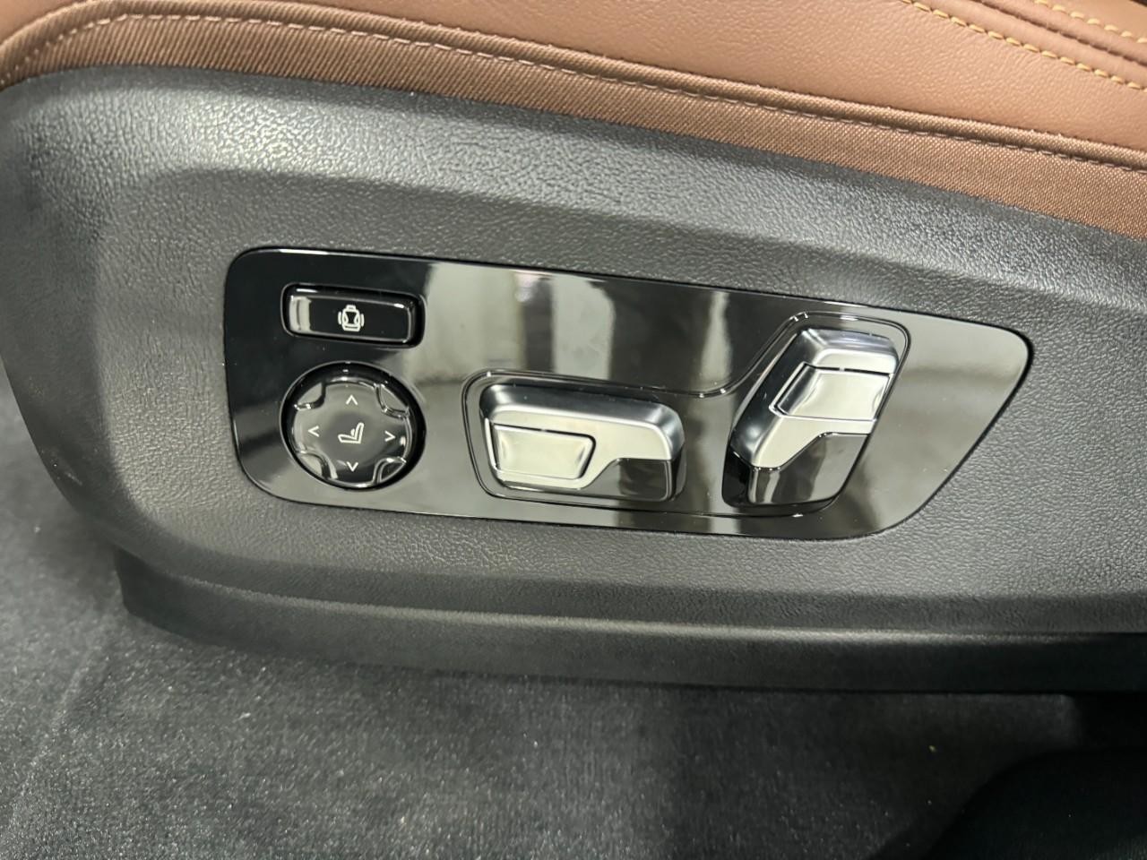 BMW X6 Vehicle Full-screen Gallery Image 29