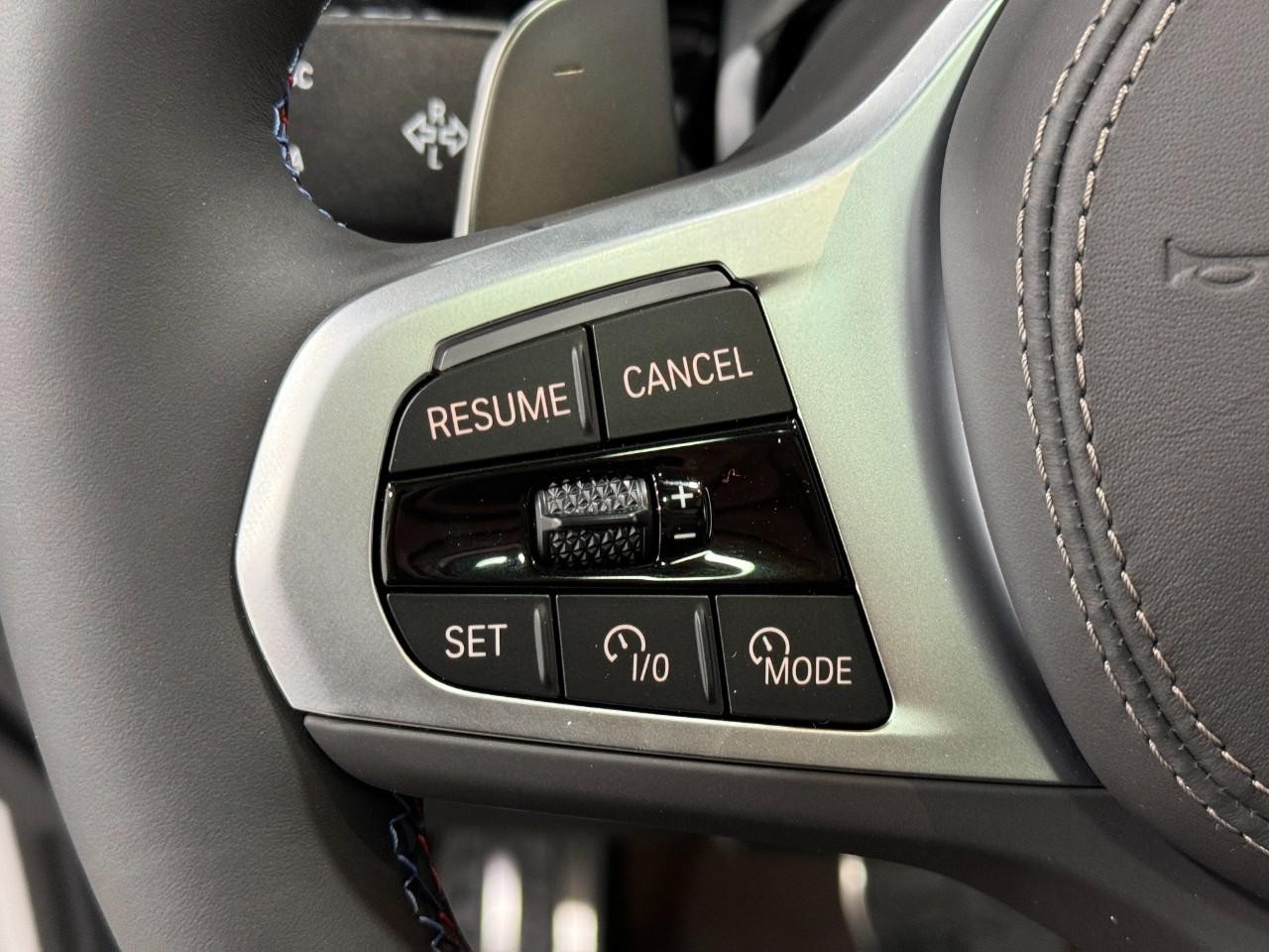 BMW X6 Vehicle Full-screen Gallery Image 31