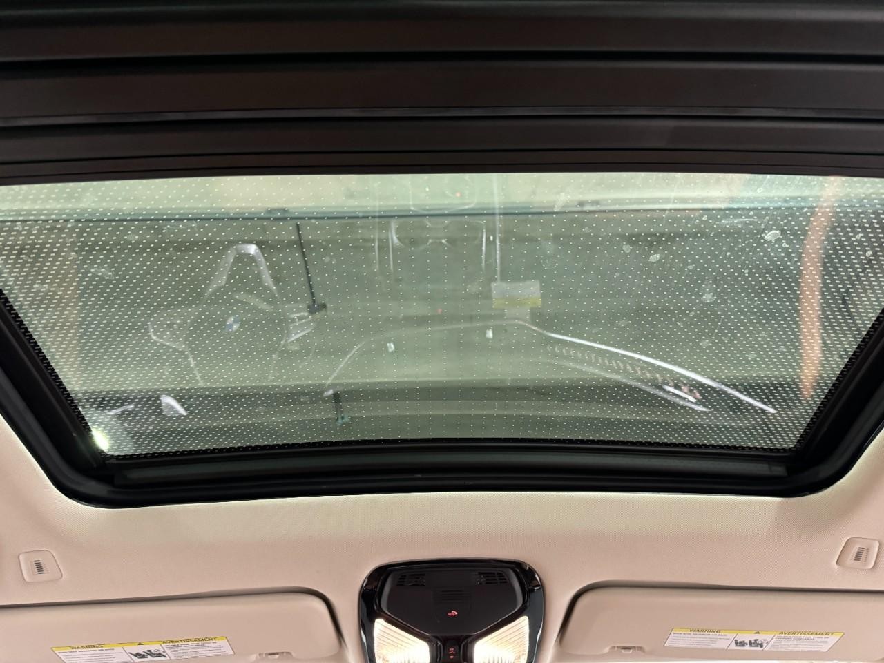 BMW X7 Vehicle Full-screen Gallery Image 14