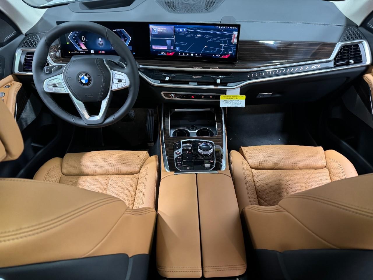 BMW X7 Vehicle Full-screen Gallery Image 15