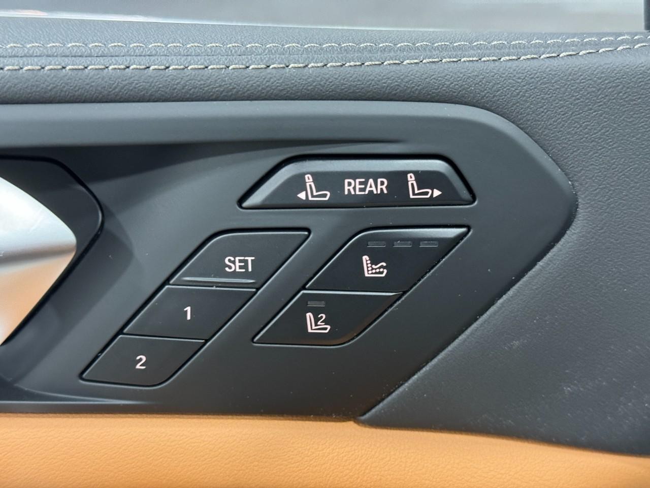 BMW X7 Vehicle Full-screen Gallery Image 27