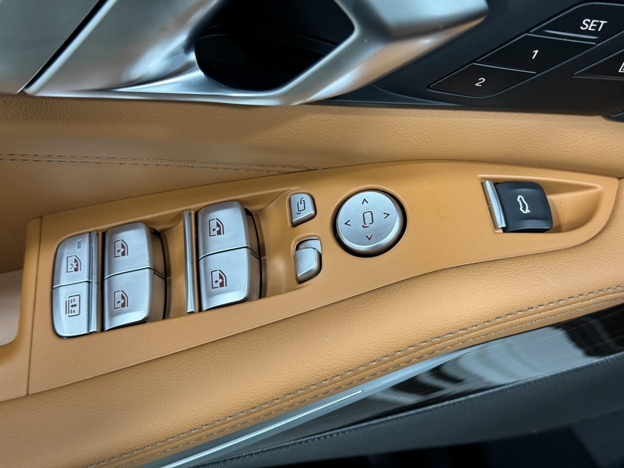 BMW X7 Vehicle Full-screen Gallery Image 29