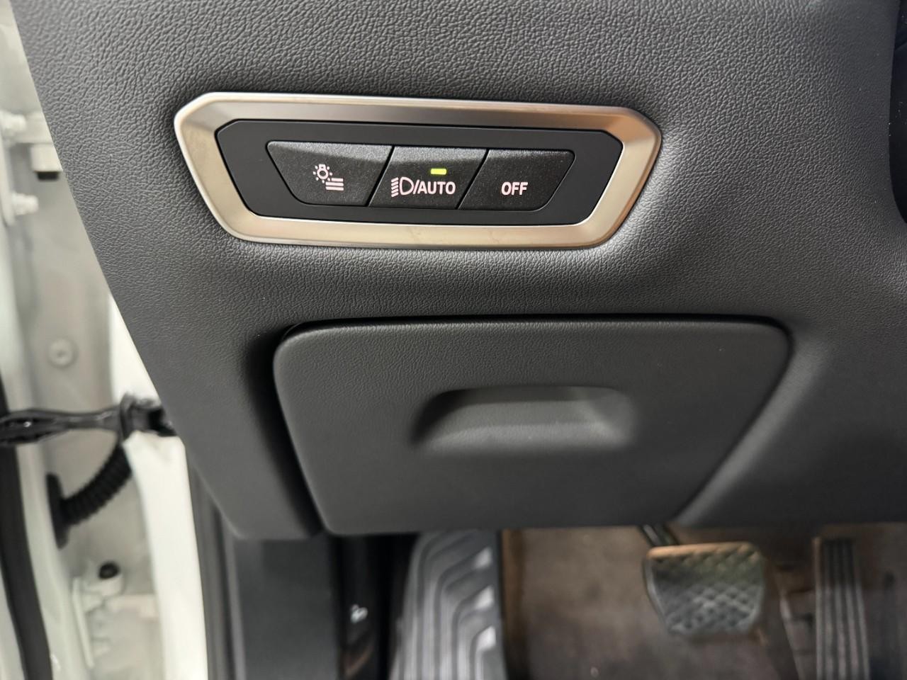 BMW X7 Vehicle Full-screen Gallery Image 33