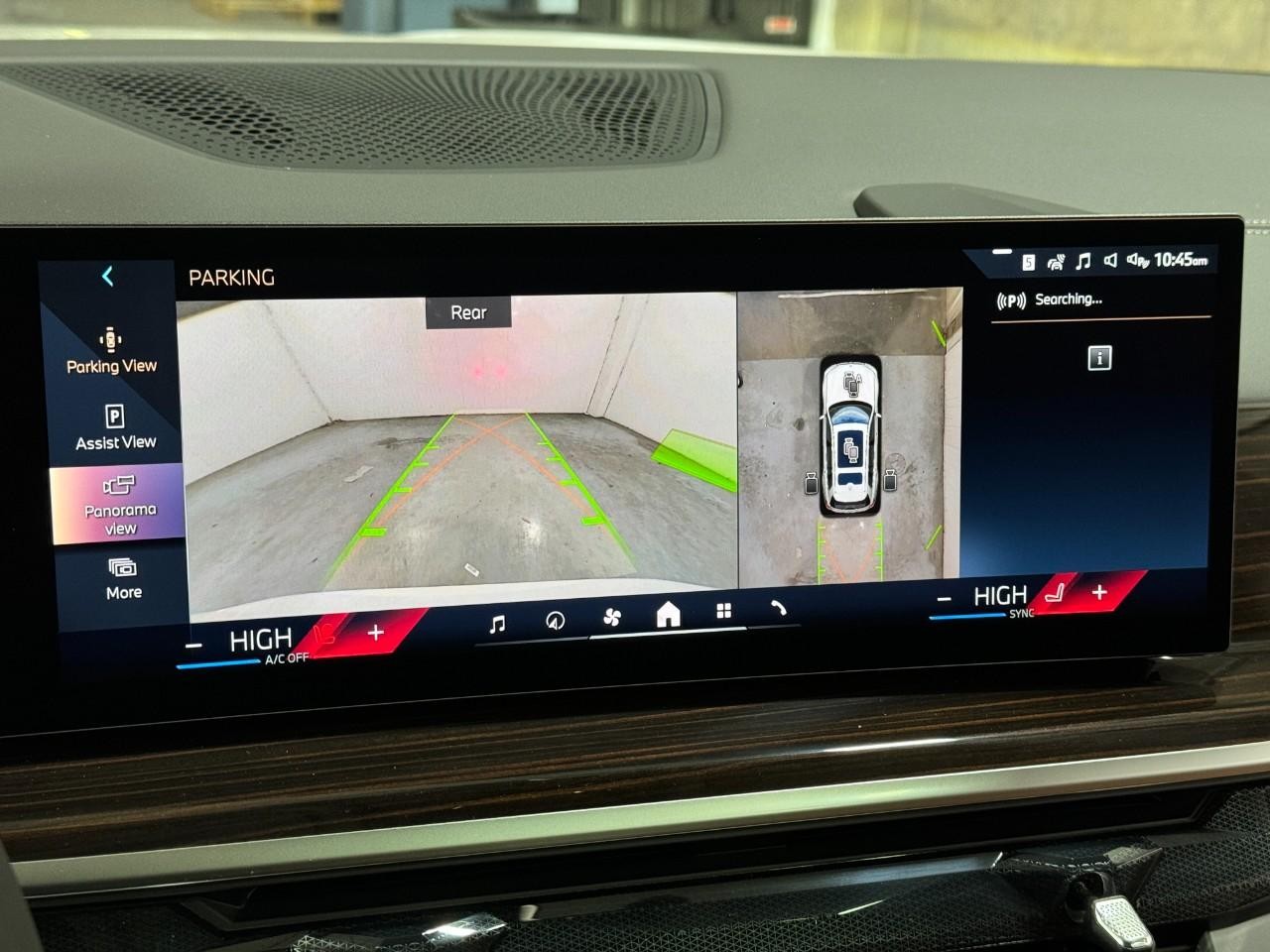 BMW X7 Vehicle Full-screen Gallery Image 37