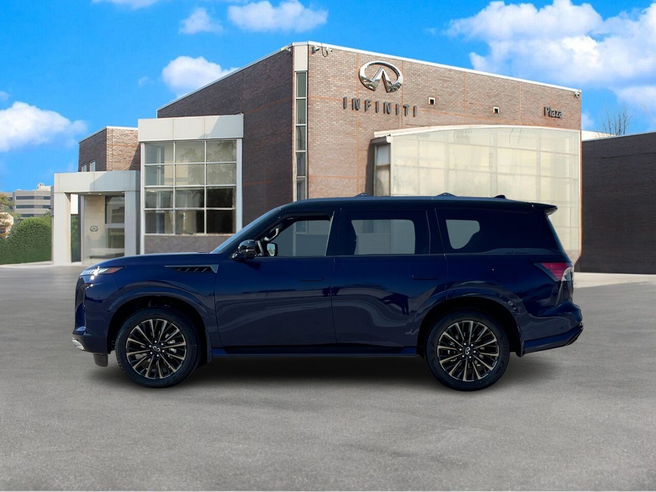 INFINITI QX80 Vehicle Full-screen Gallery Image 2