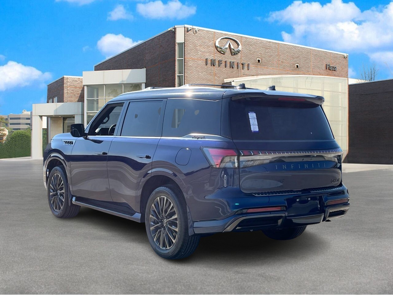 INFINITI QX80 Vehicle Full-screen Gallery Image 3