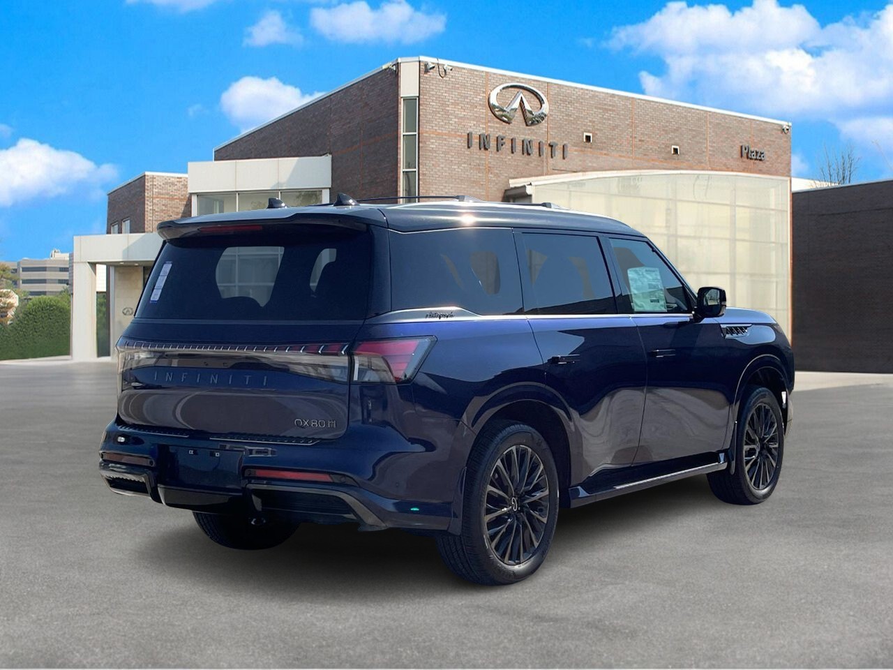 INFINITI QX80 Vehicle Full-screen Gallery Image 4