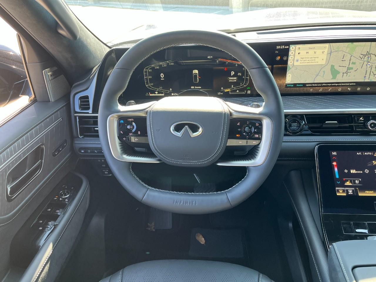 INFINITI QX80 Vehicle Full-screen Gallery Image 16