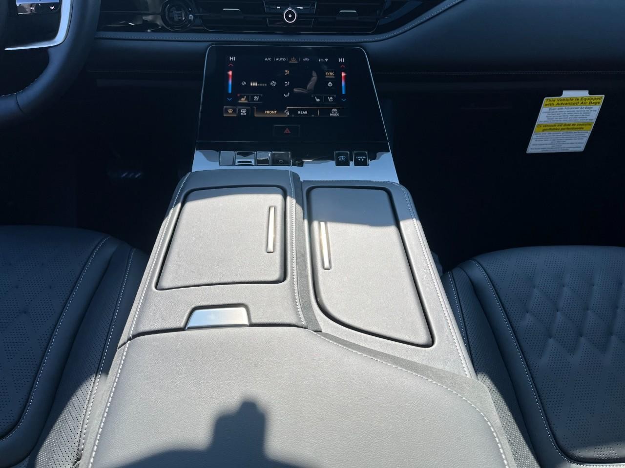 INFINITI QX80 Vehicle Full-screen Gallery Image 18