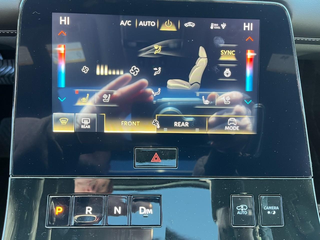 INFINITI QX80 Vehicle Full-screen Gallery Image 28