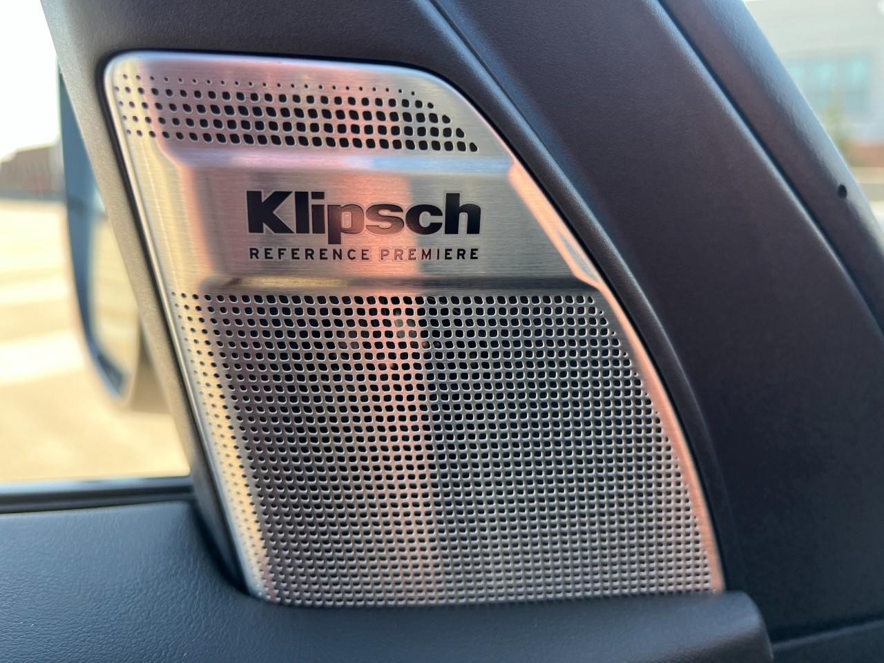 INFINITI QX80 Vehicle Full-screen Gallery Image 33