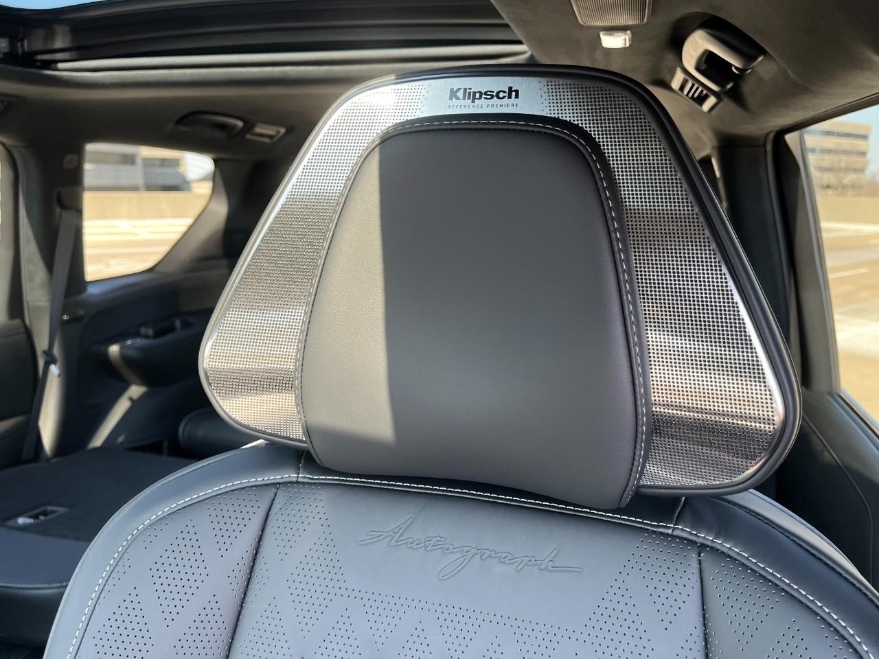 INFINITI QX80 Vehicle Full-screen Gallery Image 37