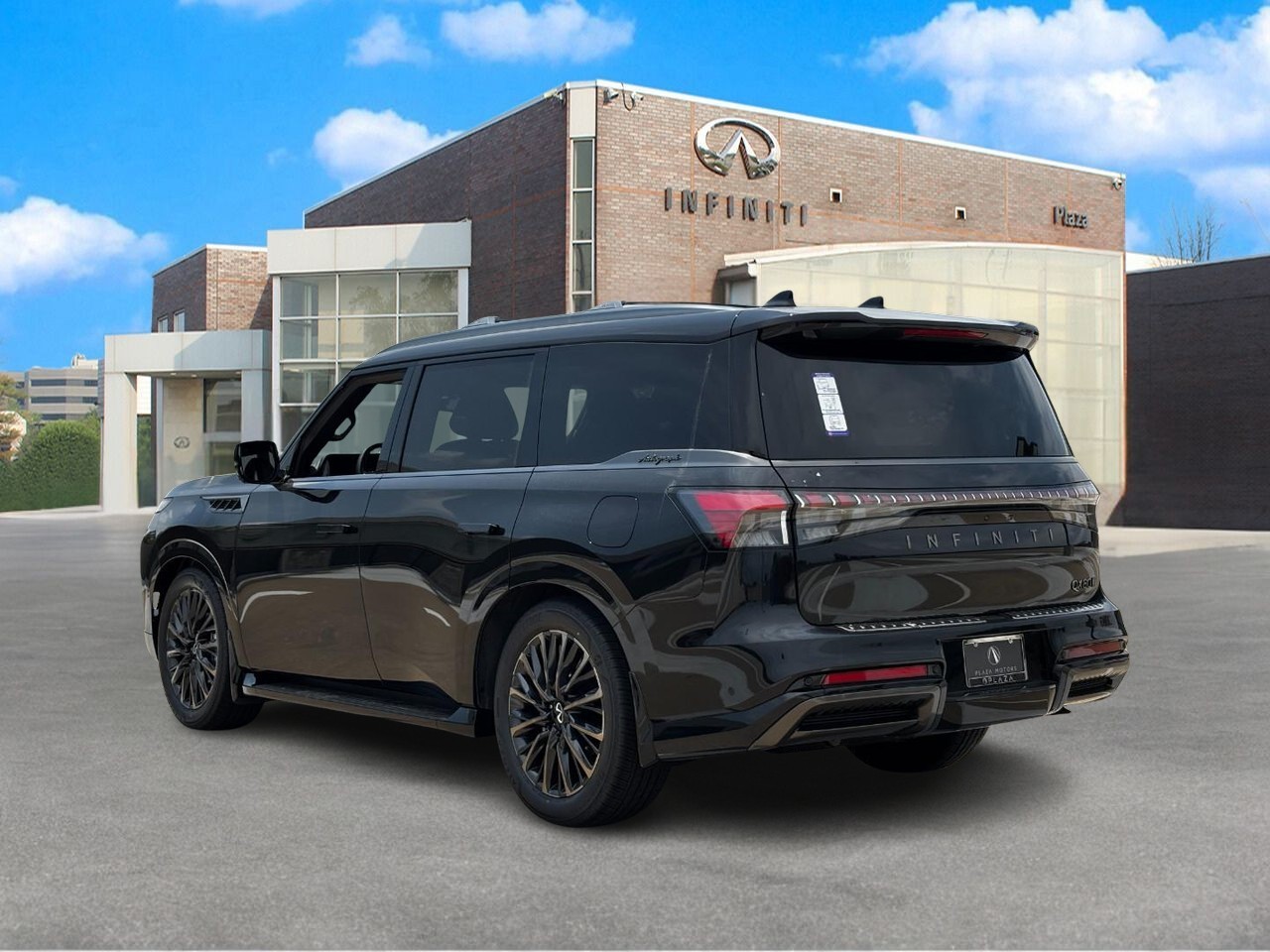 INFINITI QX80 Vehicle Full-screen Gallery Image 3