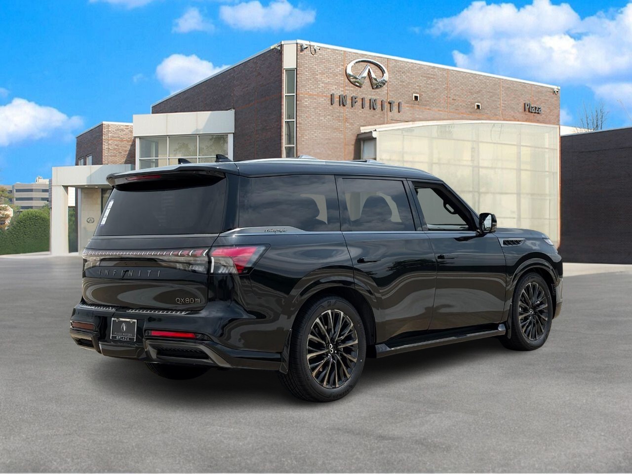 INFINITI QX80 Vehicle Full-screen Gallery Image 4