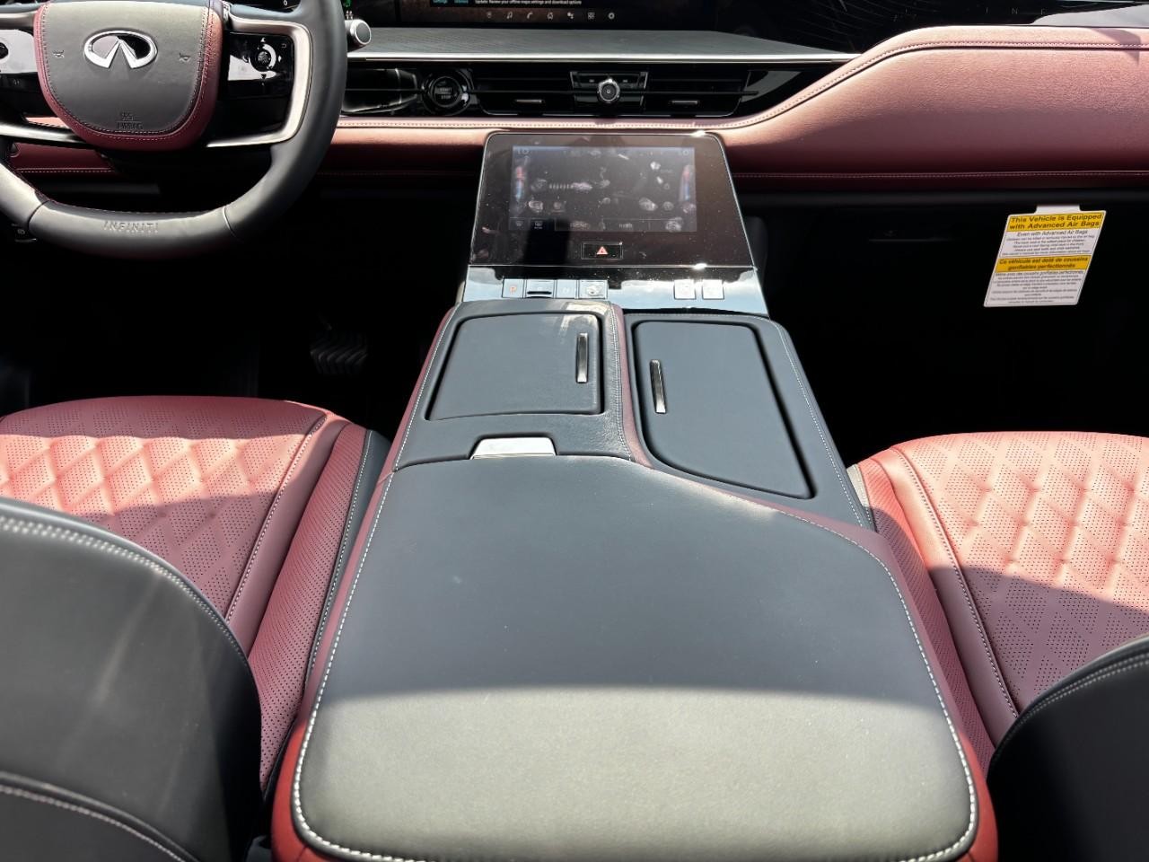 INFINITI QX80 Vehicle Full-screen Gallery Image 17