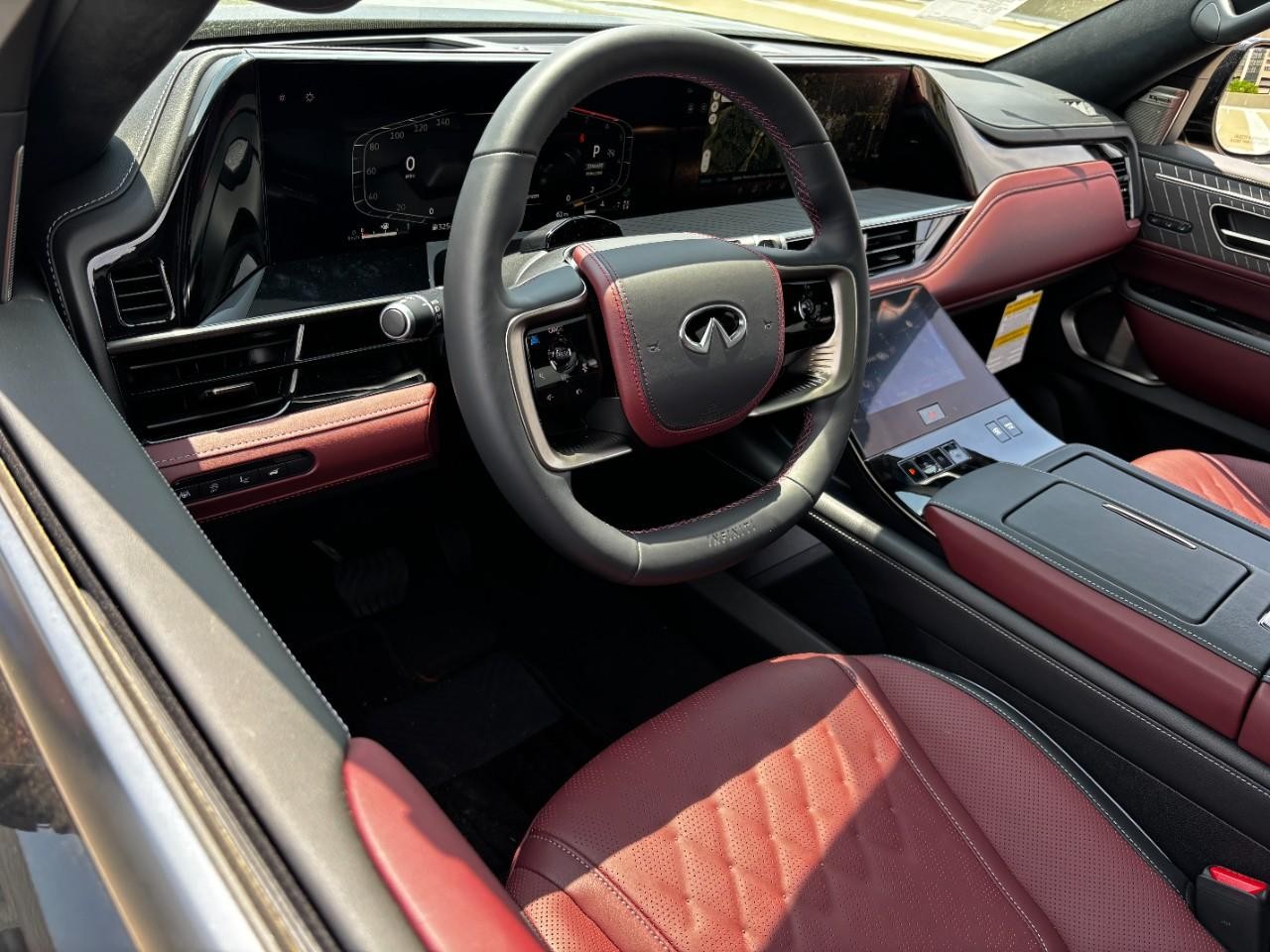 INFINITI QX80 Vehicle Full-screen Gallery Image 20