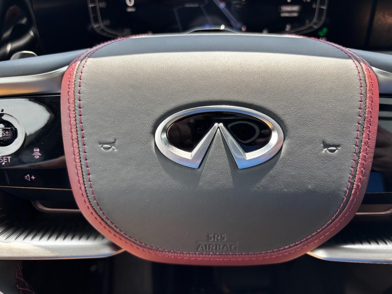 INFINITI QX80 Vehicle Full-screen Gallery Image 23