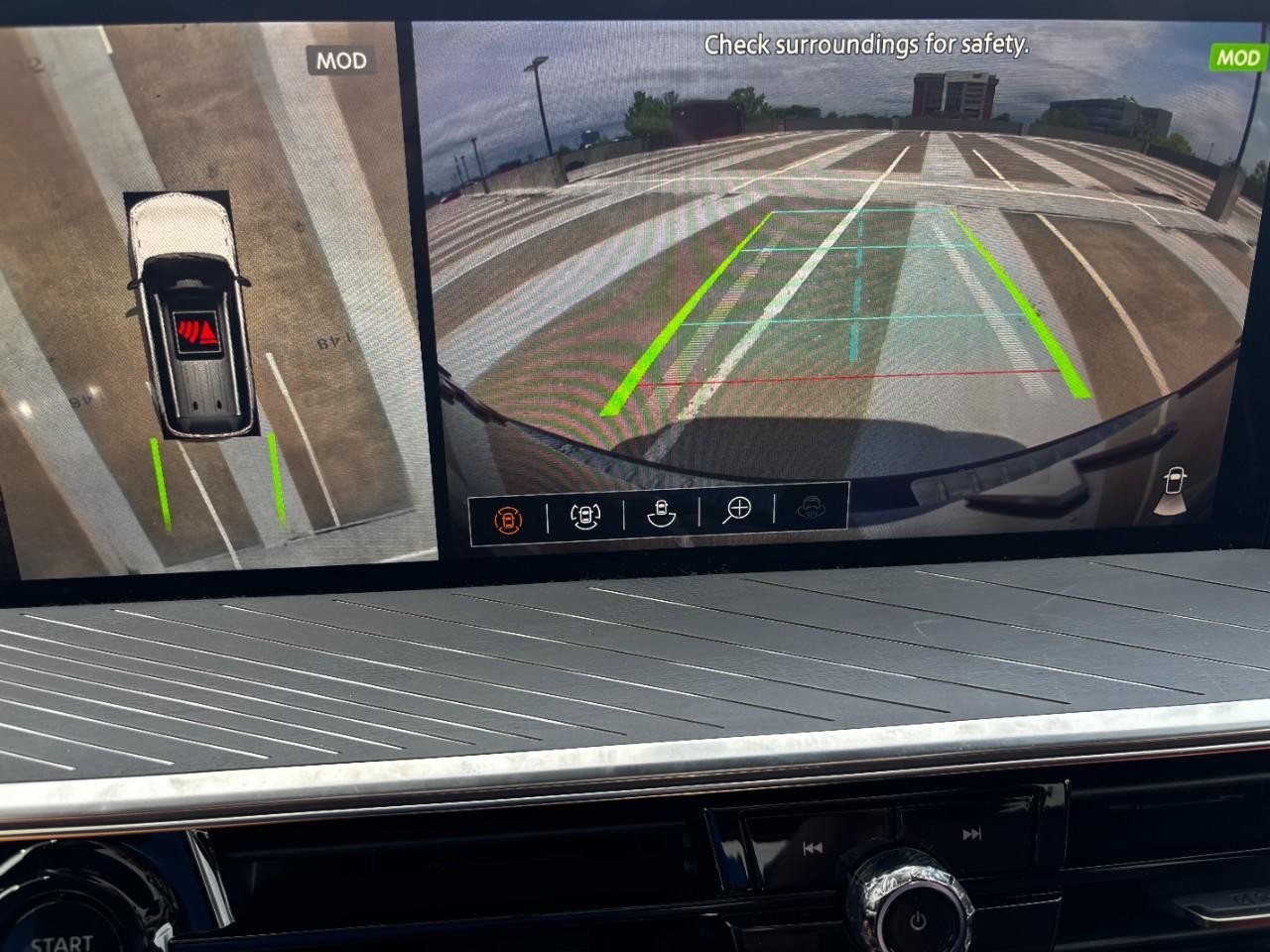 INFINITI QX80 Vehicle Full-screen Gallery Image 27