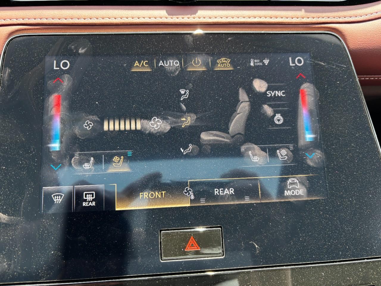 INFINITI QX80 Vehicle Full-screen Gallery Image 28