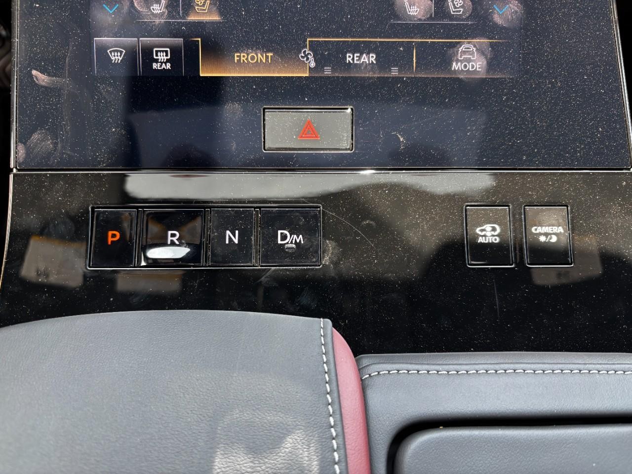 INFINITI QX80 Vehicle Full-screen Gallery Image 29