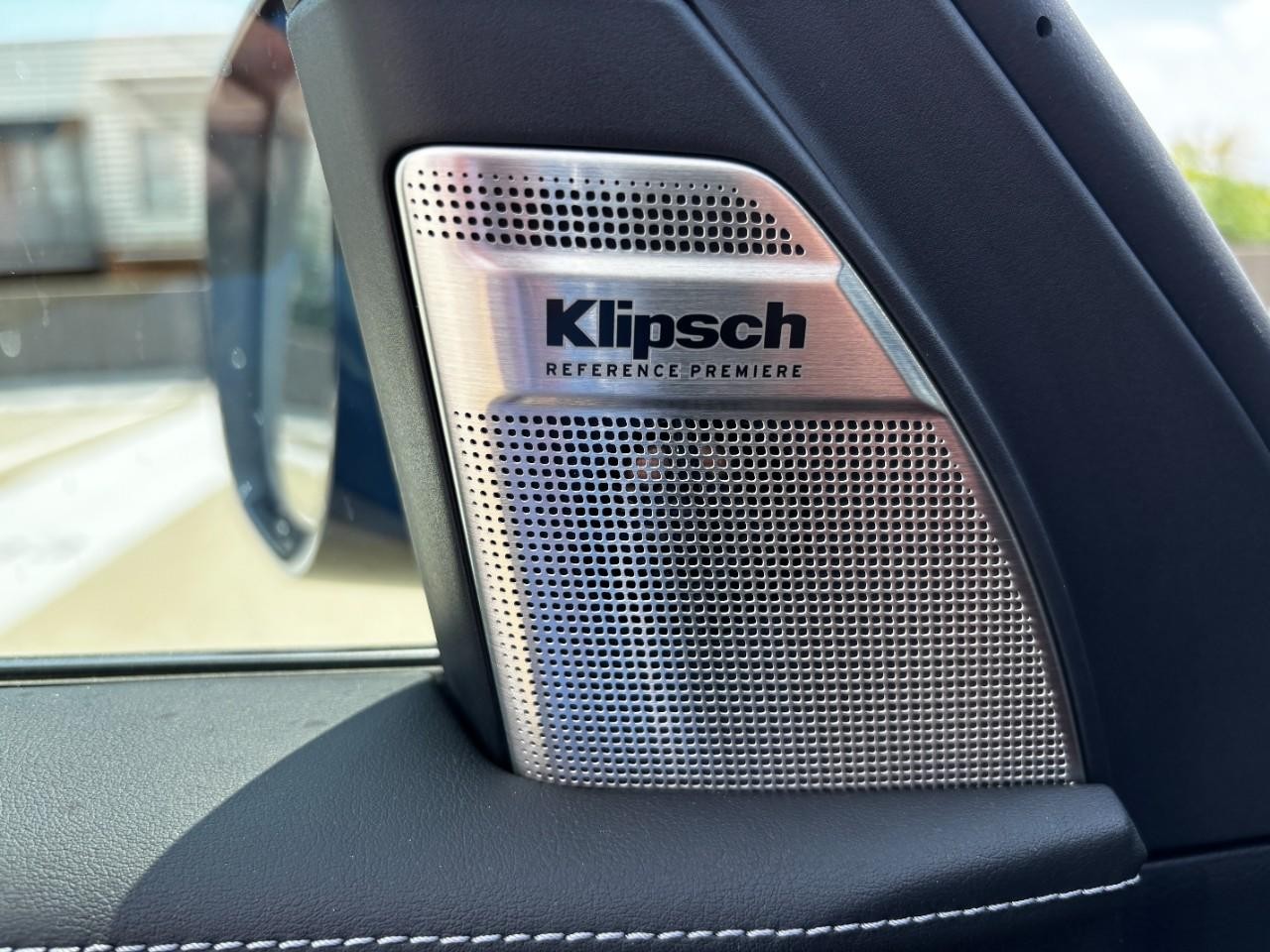 INFINITI QX80 Vehicle Full-screen Gallery Image 33