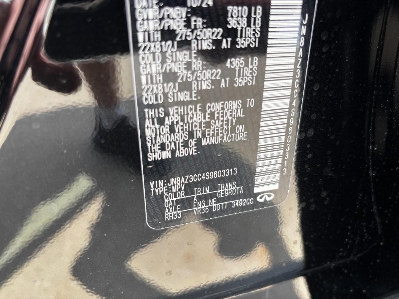 INFINITI QX80 Vehicle Full-screen Gallery Image 43