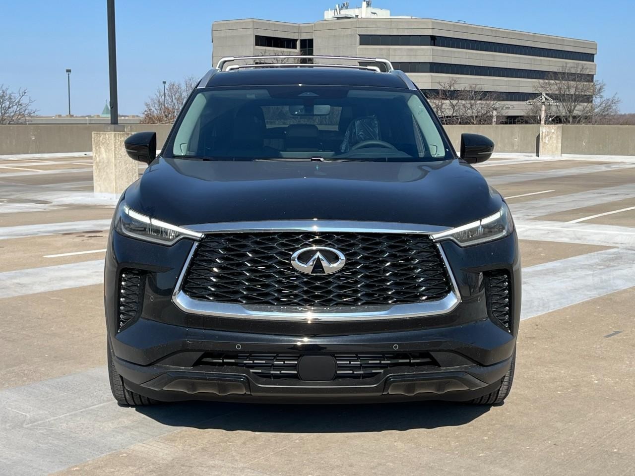 INFINITI QX60 Vehicle Full-screen Gallery Image 7