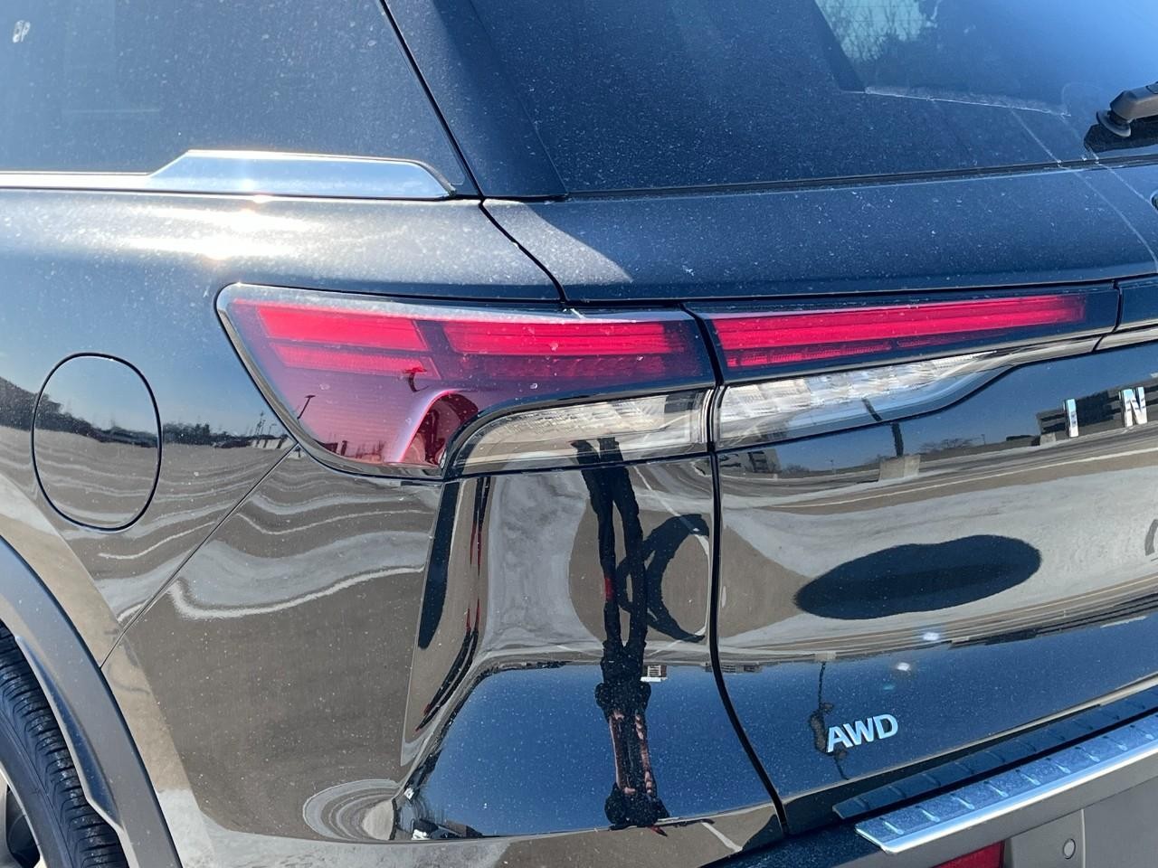 INFINITI QX60 Vehicle Full-screen Gallery Image 11