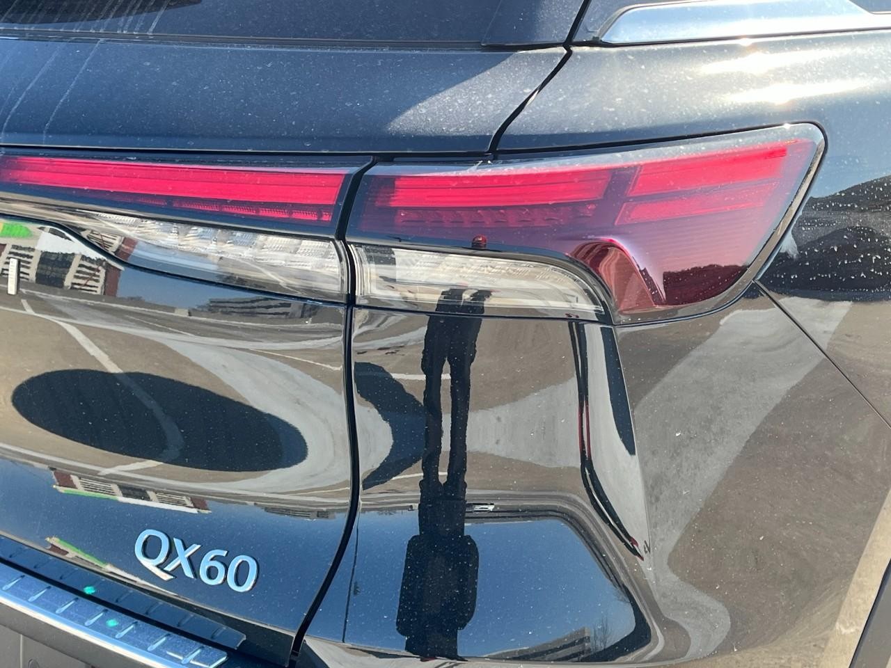 INFINITI QX60 Vehicle Full-screen Gallery Image 12