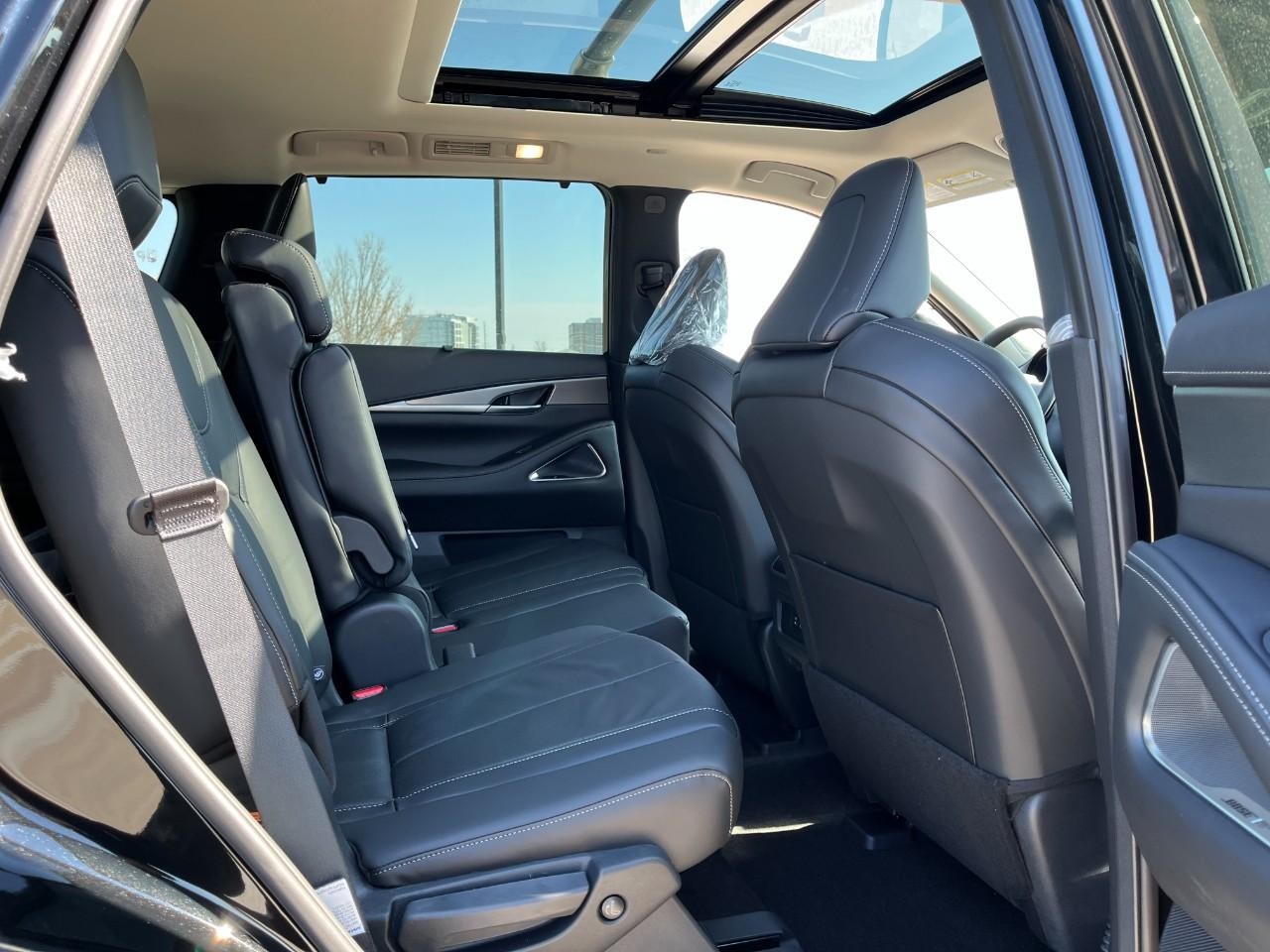 INFINITI QX60 Vehicle Full-screen Gallery Image 13