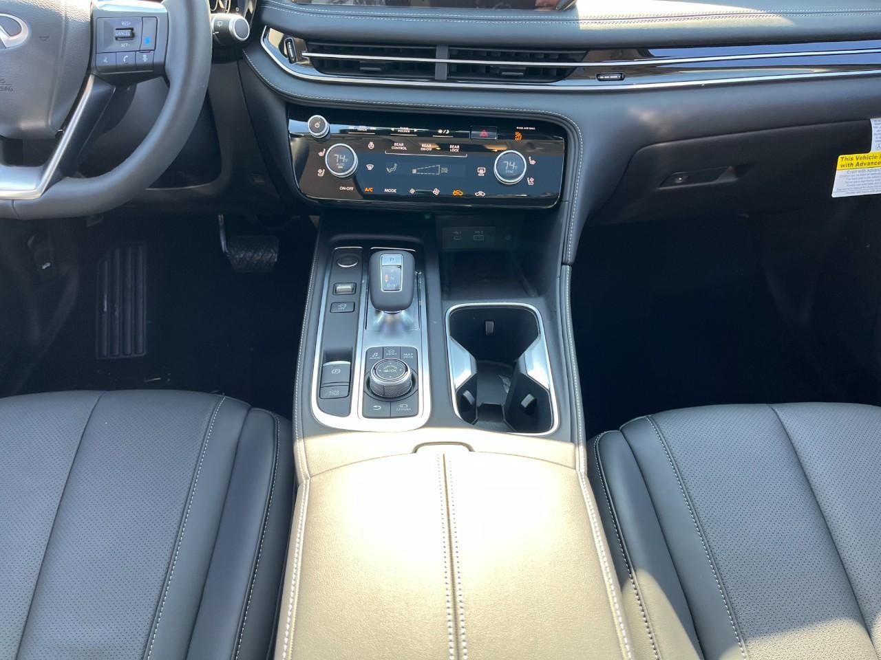 INFINITI QX60 Vehicle Full-screen Gallery Image 17