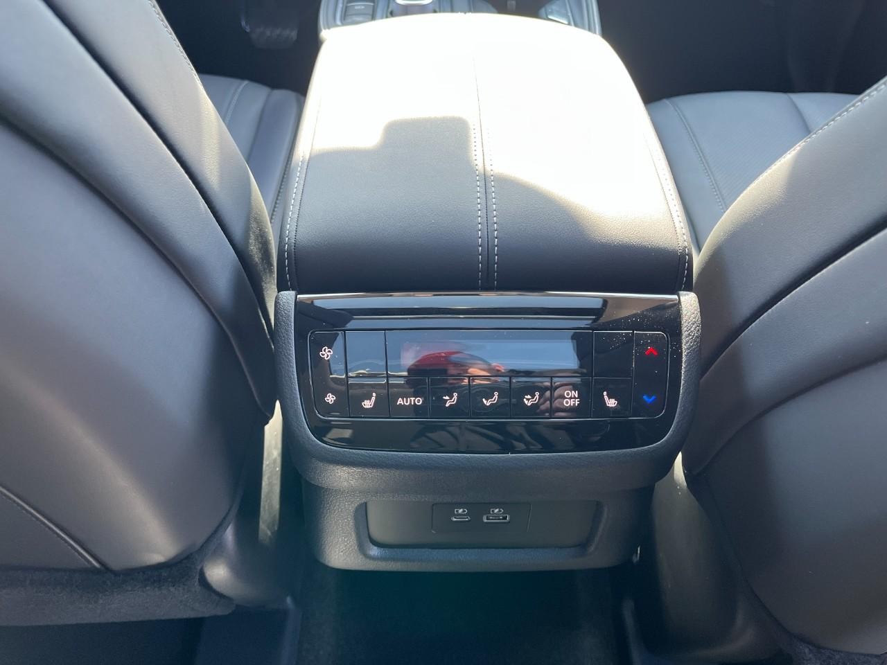 INFINITI QX60 Vehicle Full-screen Gallery Image 18