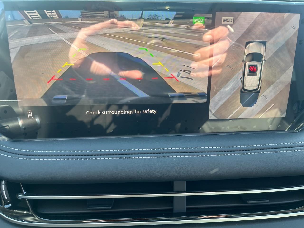 INFINITI QX60 Vehicle Full-screen Gallery Image 26