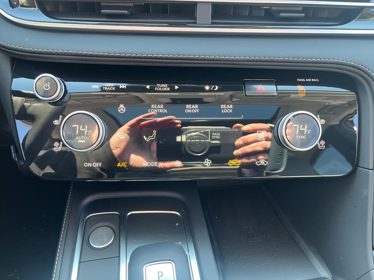 INFINITI QX60 Vehicle Full-screen Gallery Image 27