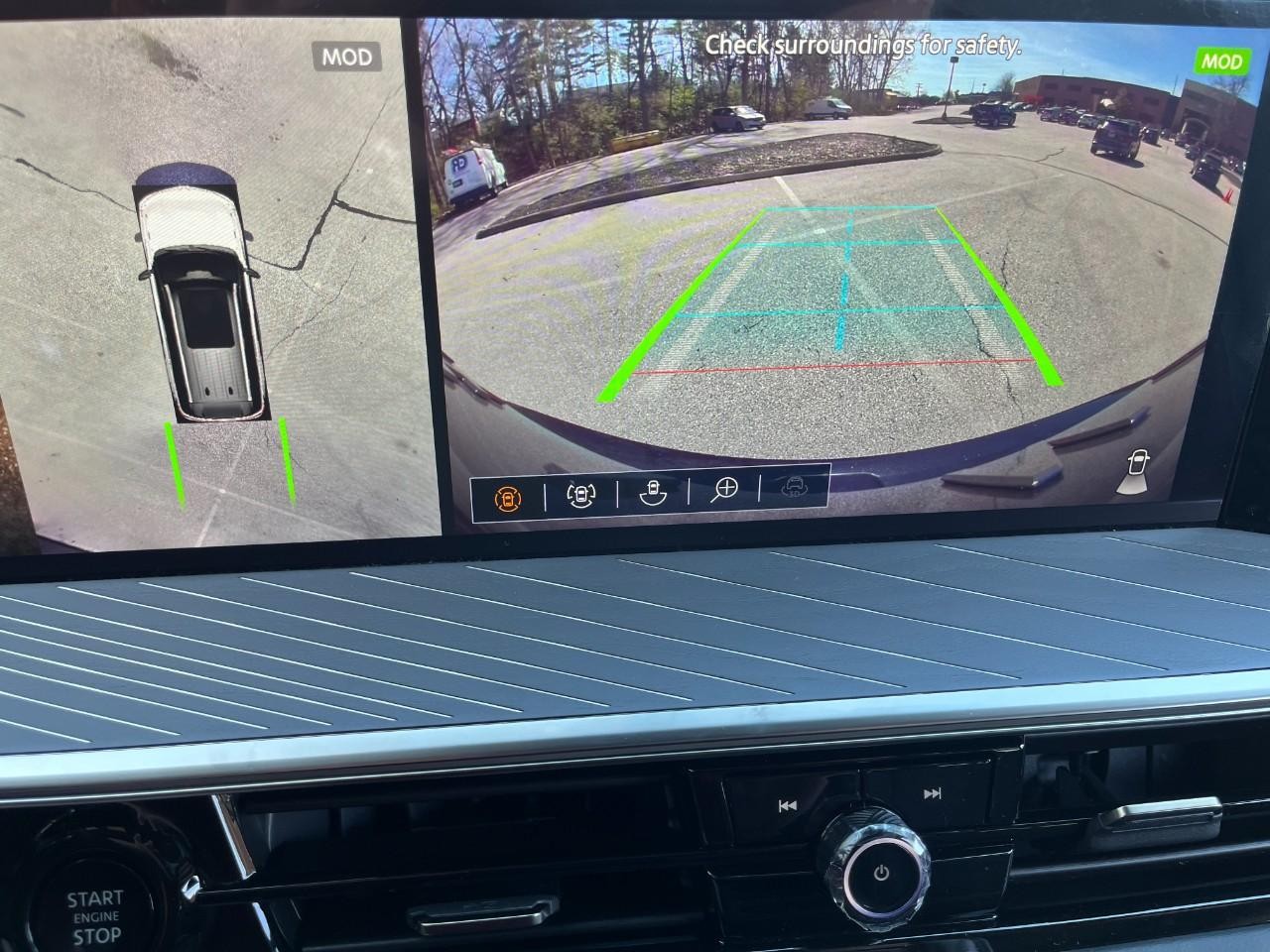 INFINITI QX80 Vehicle Full-screen Gallery Image 27