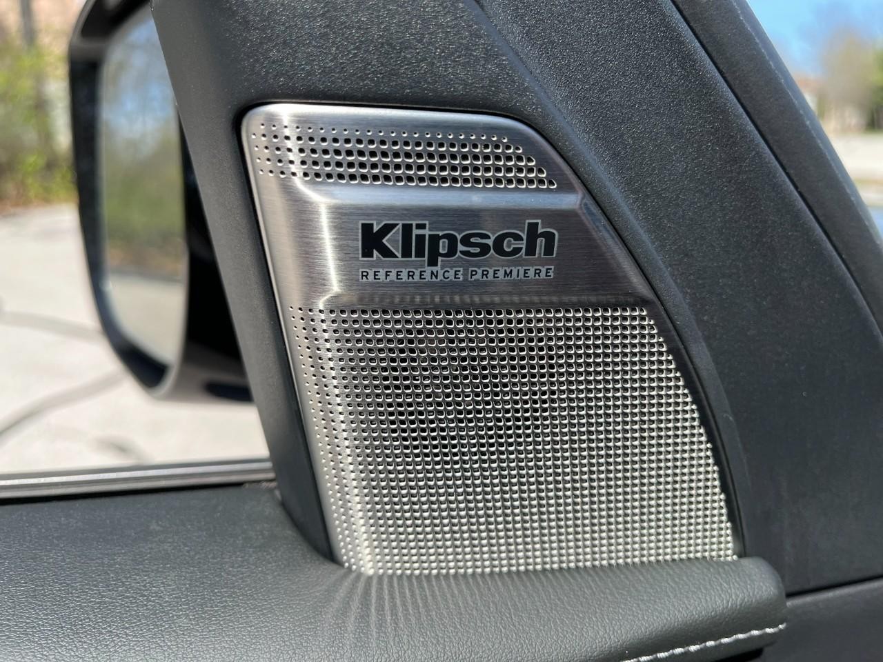 INFINITI QX80 Vehicle Full-screen Gallery Image 33