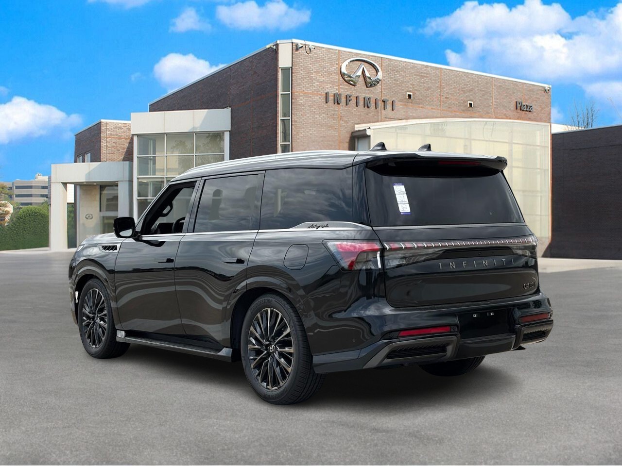 INFINITI QX80 Vehicle Full-screen Gallery Image 2