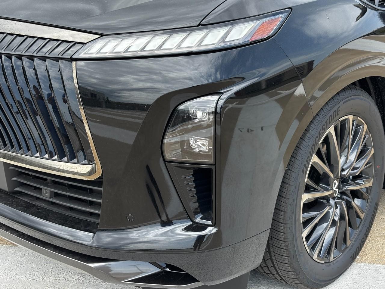 INFINITI QX80 Vehicle Full-screen Gallery Image 8