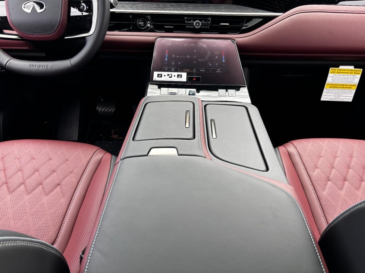 INFINITI QX80 Vehicle Full-screen Gallery Image 17