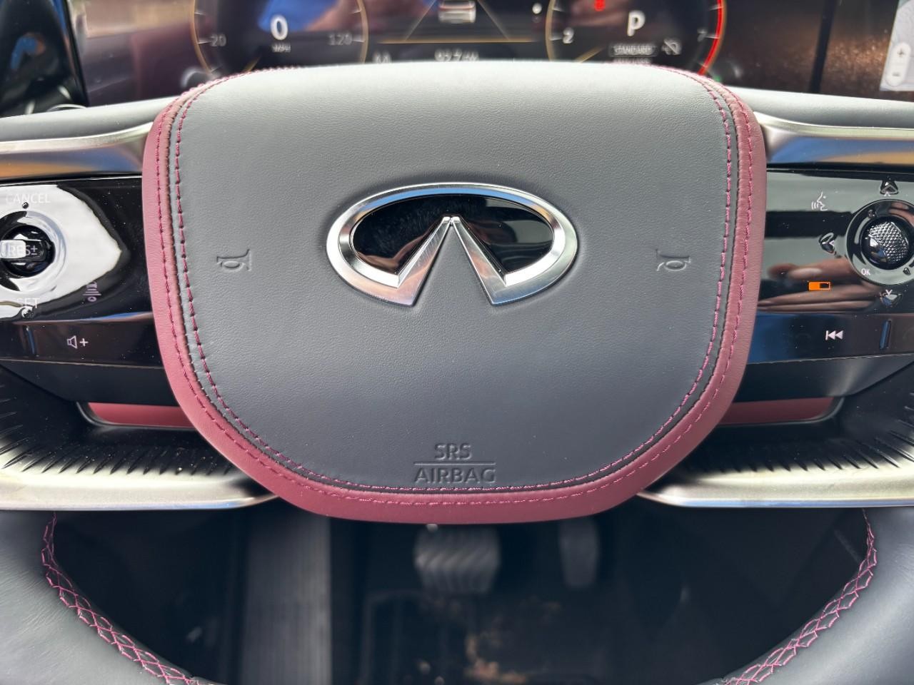 INFINITI QX80 Vehicle Full-screen Gallery Image 22