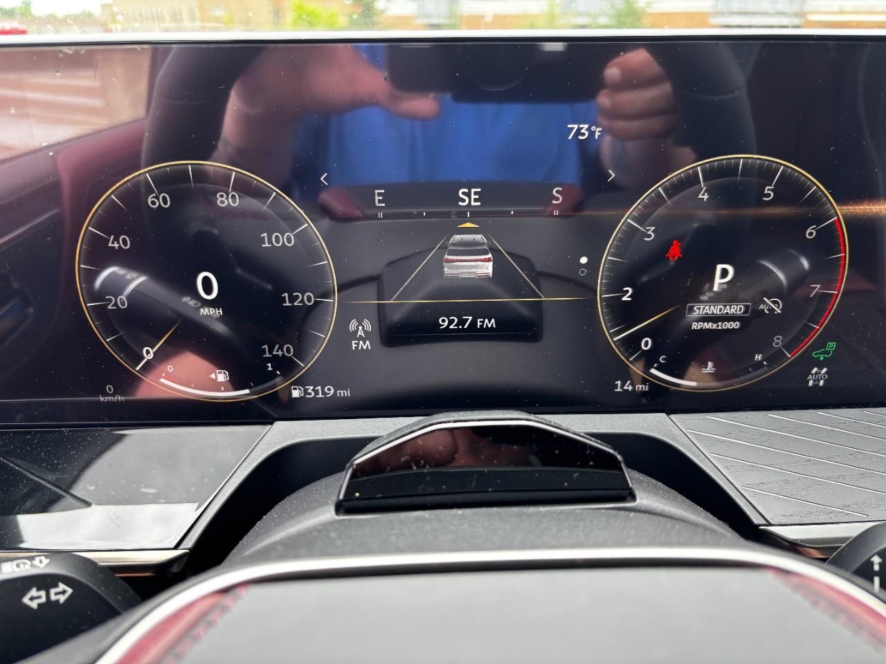 INFINITI QX80 Vehicle Full-screen Gallery Image 25