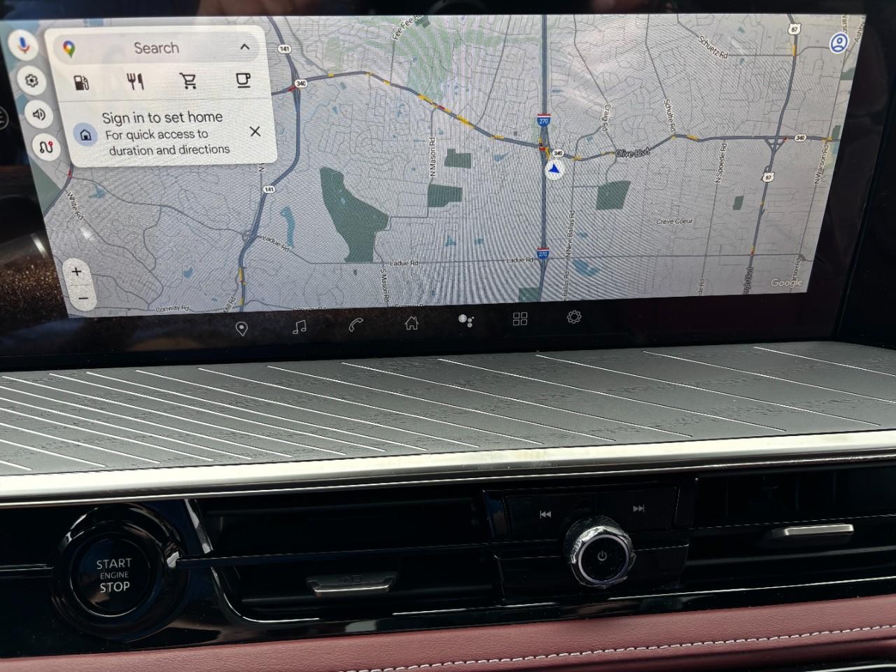 INFINITI QX80 Vehicle Full-screen Gallery Image 26